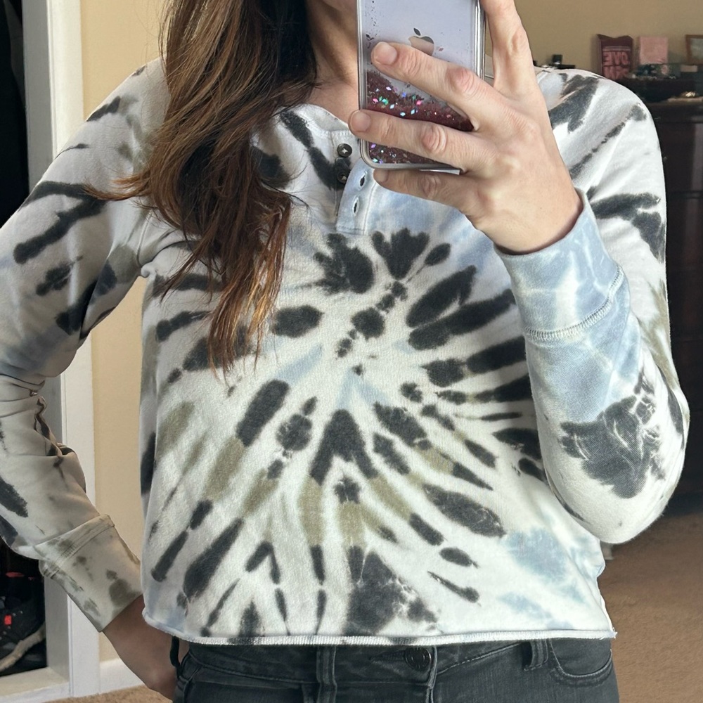 Woman’s Tie Dye Sweatshirt